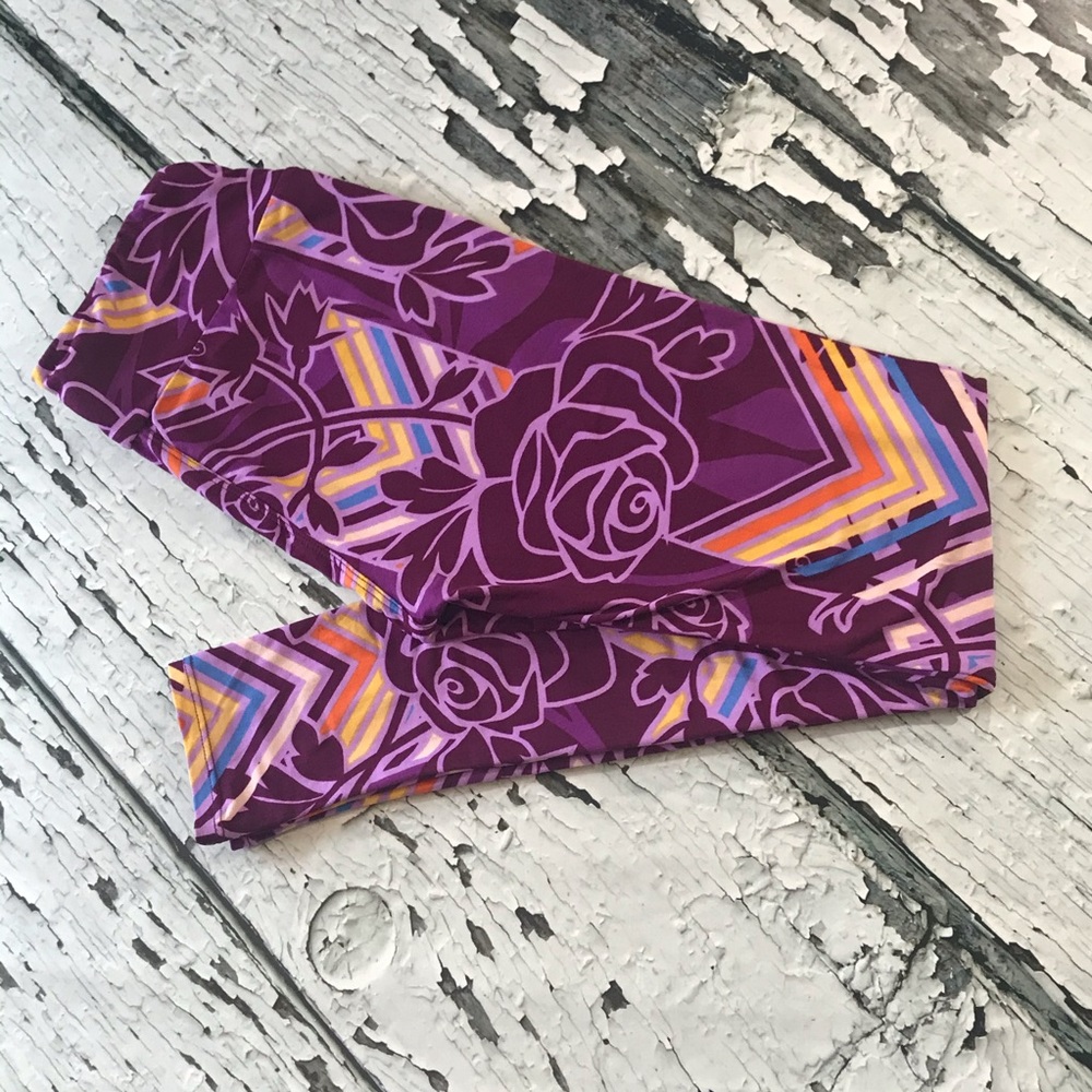 LuLaRoe NWOT OS Leggings Chevron floral print